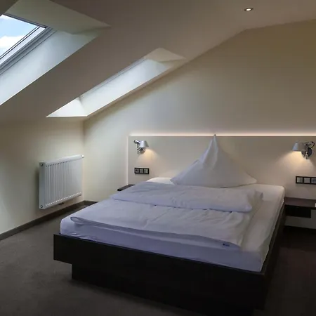 Otel Am Berg Esslingen 3*