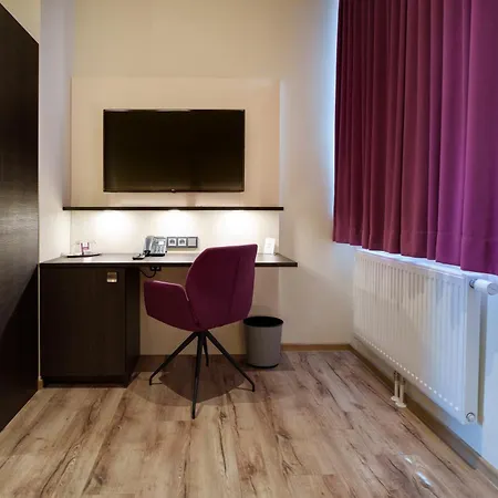 Am Berg Esslingen Otel
