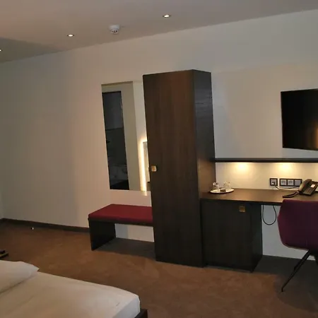 Hotel Am Berg Esslingen 3*