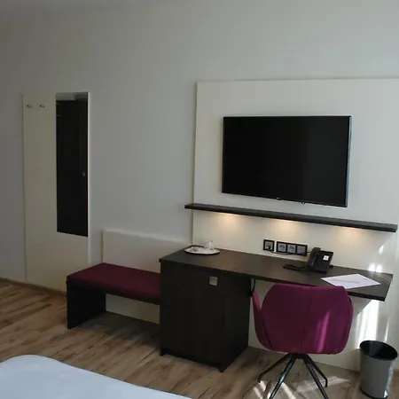 Hotel Am Berg Esslingen 3*