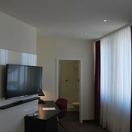 Am Berg Esslingen 3*