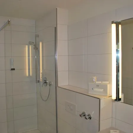 Отель Am Berg Esslingen Эсслинген